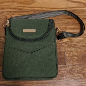 Jujube Be Cool lunch box in Olive